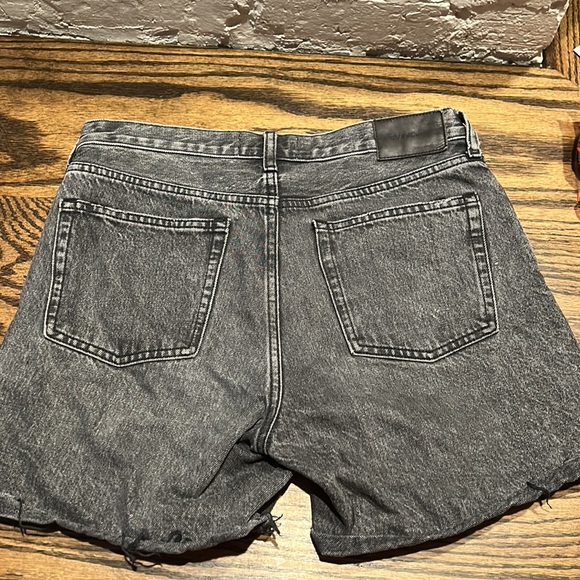 Size 27 everlane denim shorts in washed black - Picture 3 of 3